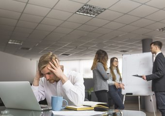 Половина сотрудников российских компаний подвергаются эмоциональному насилию на работе