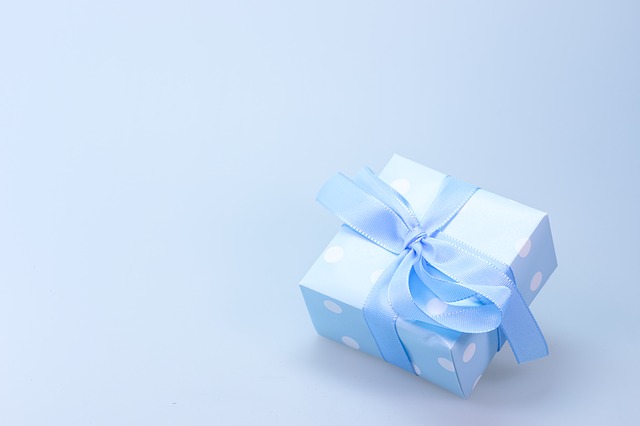 Балод Александра, 404 Group, Ходячая реклама: какие подарки дарят в компаниях сотрудникам, Ходячая реклама, реклама на человеке ходячая, брендированные подарки для клиентов, брендированные подарки для сотрудников, подарок сотрудникам от компании,  какие подарки дарят в компаниях